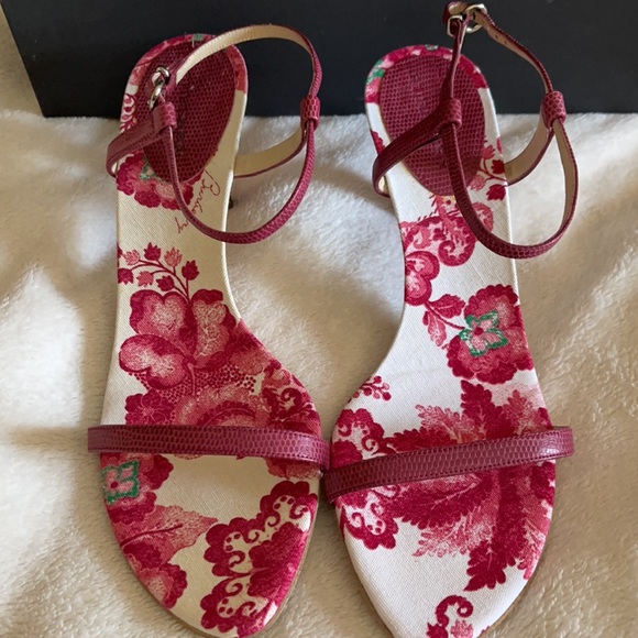 Authentic Burberry Kitten Heels EUC size: 38.5 - Picture 3 of 9